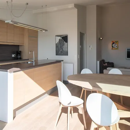 Centrally Located With Spacious Terrace * أوستيند