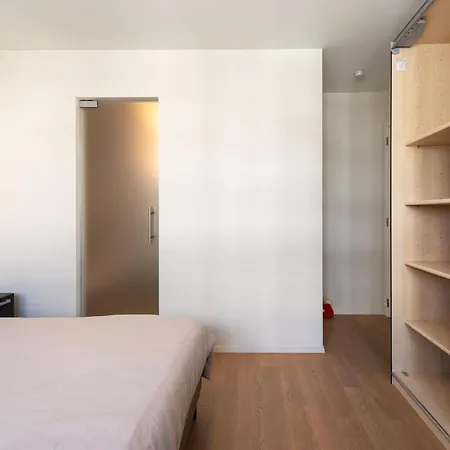 Centrally Located With Spacious Terrace * أوستيند