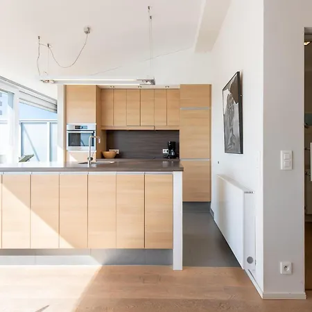 Centrally Located With Spacious Terrace أوستيند