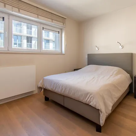 Centrally Located With Spacious Terrace أوستيند