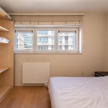 Centrally Located With Spacious Terrace شقة أوستيند