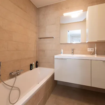 شقة Centrally Located With Spacious Terrace أوستيند