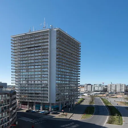 Centrally Located With Spacious Terrace * أوستيند
