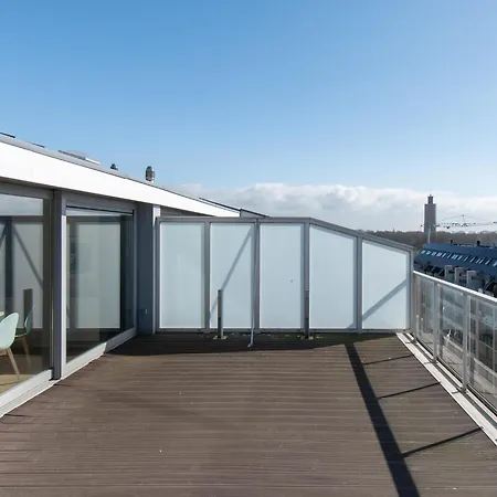 Centrally Located With Spacious Terrace شقة