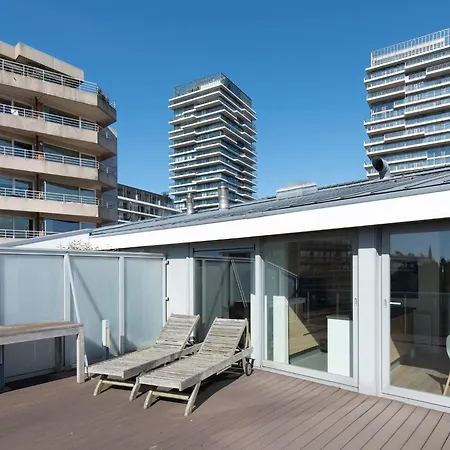Centrally Located With Spacious Terrace شقة أوستيند